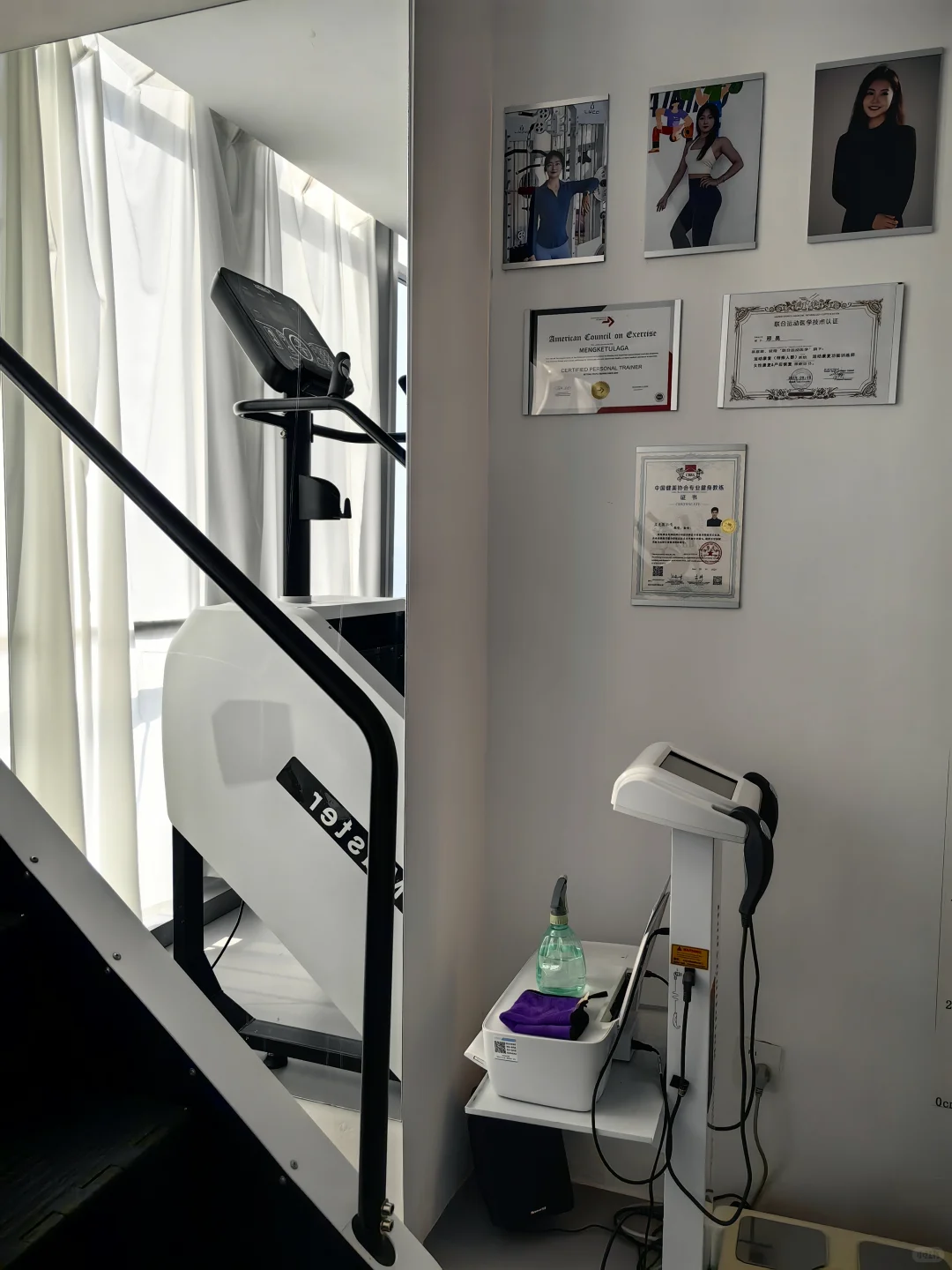 呼市女教练一人一馆健身日常