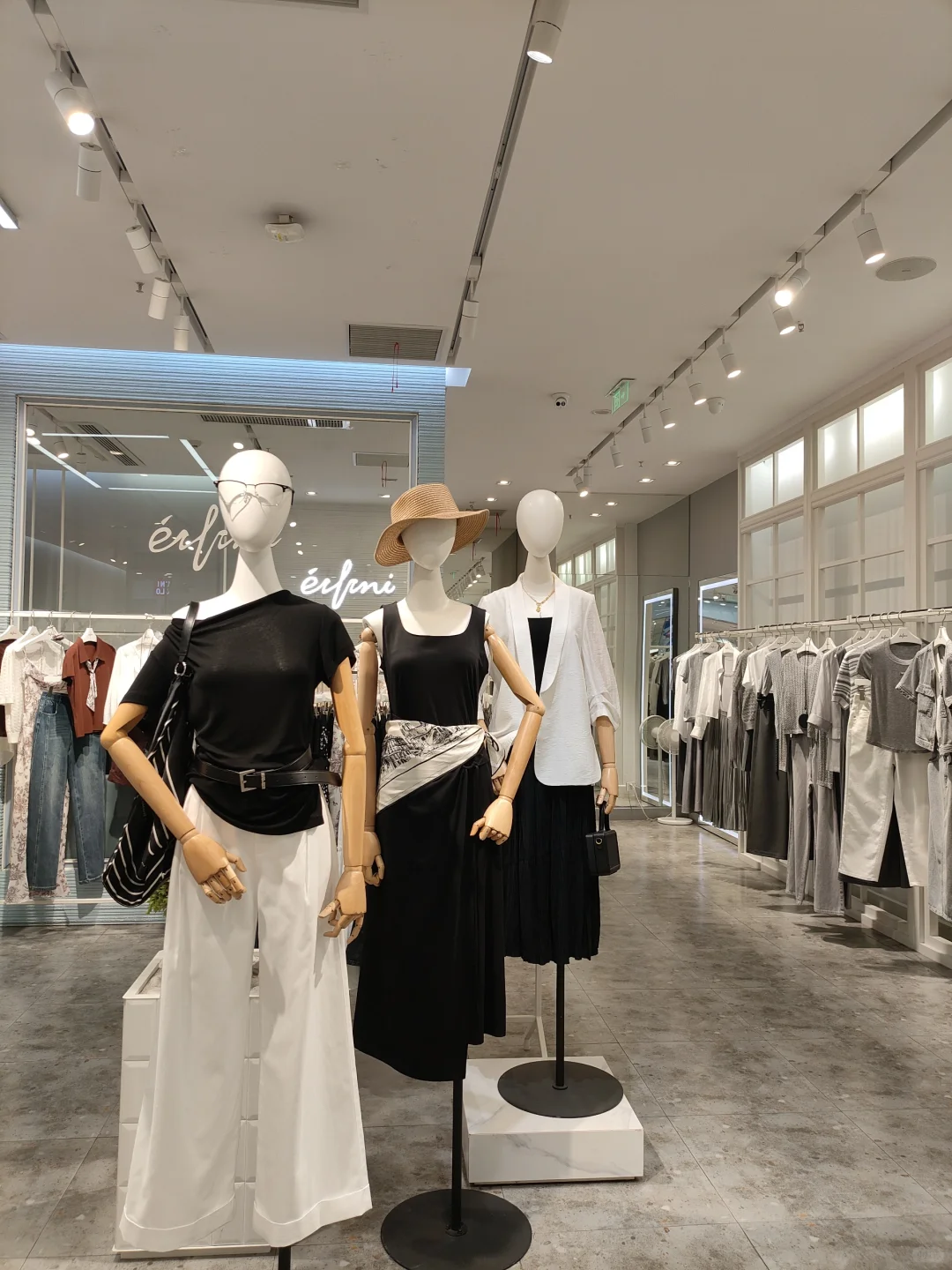 伊芙丽 夏天来啦，碎花吊带♥骨折价