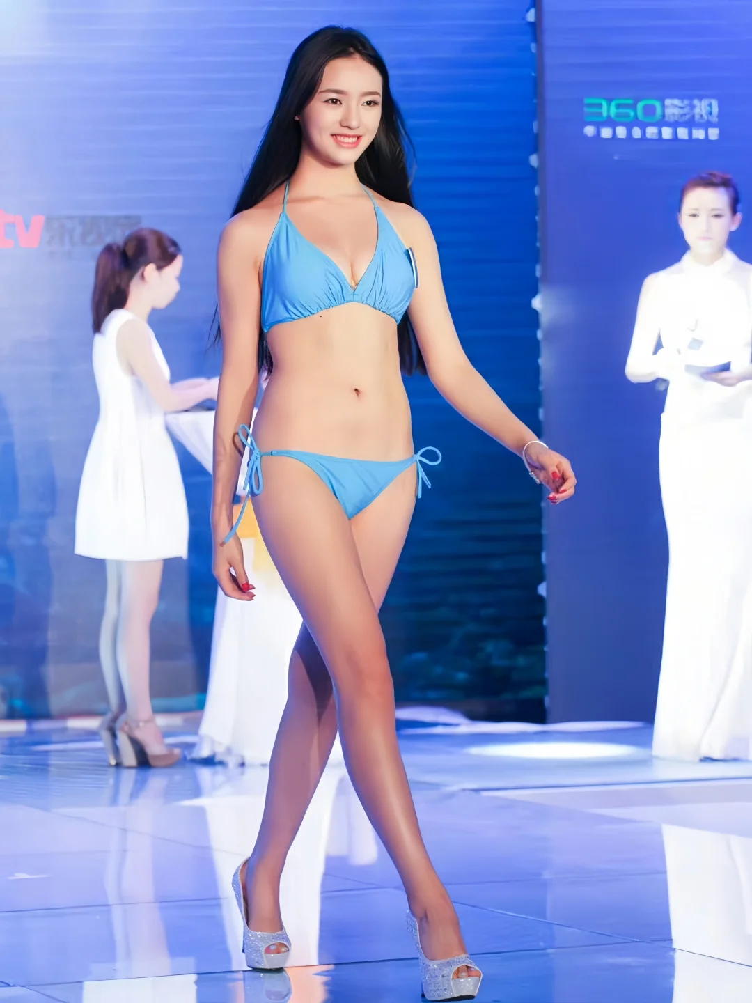 林允出道时期的泳装走秀你们还记得吗？