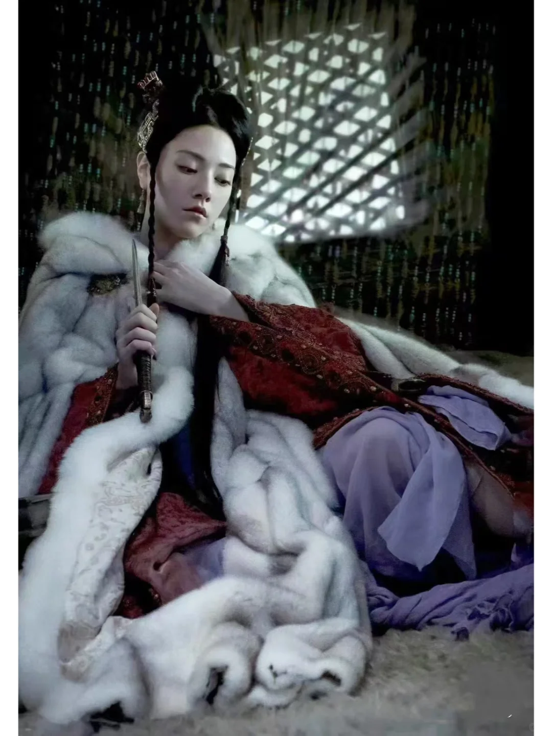 精致中透漏着清冷感的妖娆