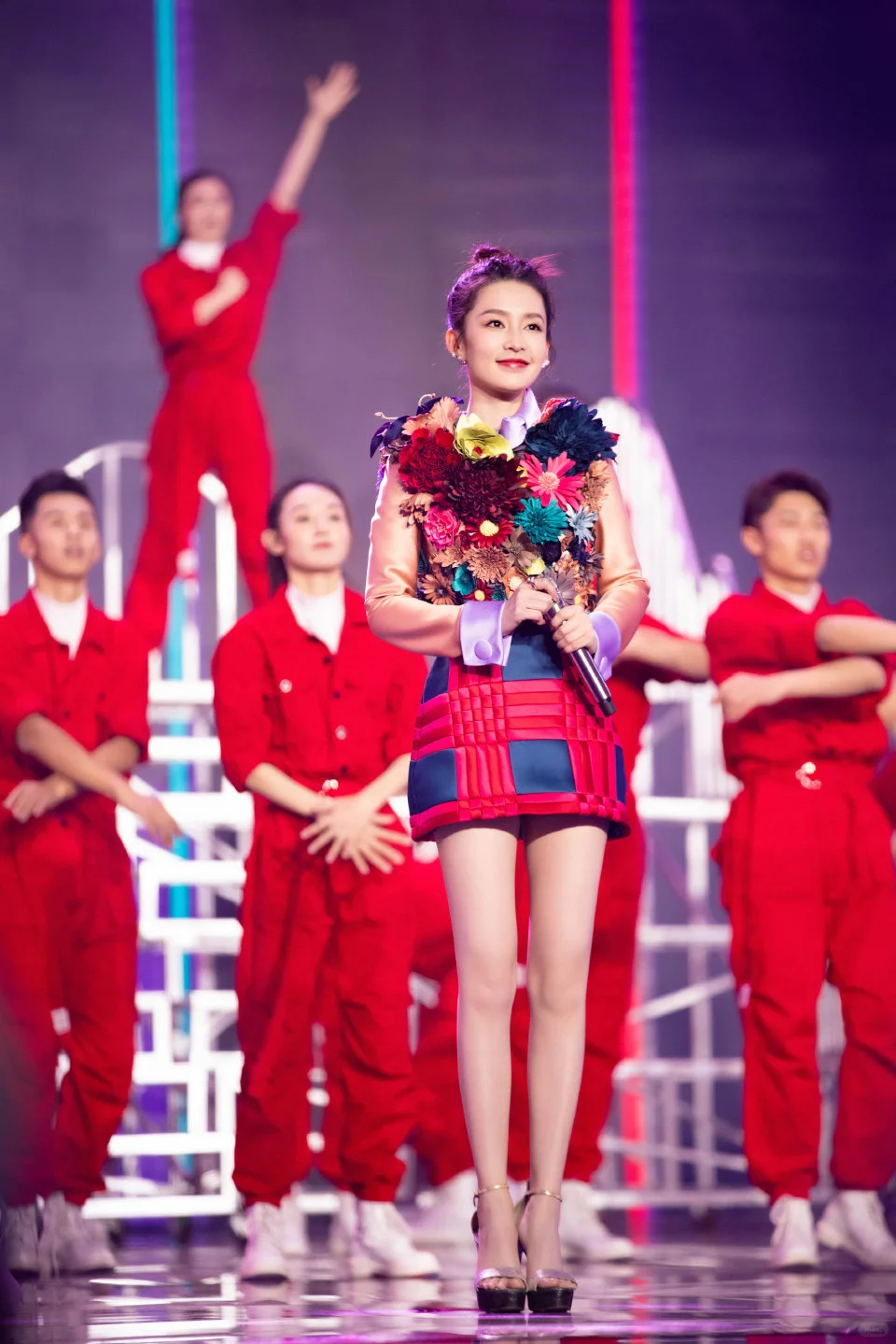 李沁 腰如细枝 腿如白瓷