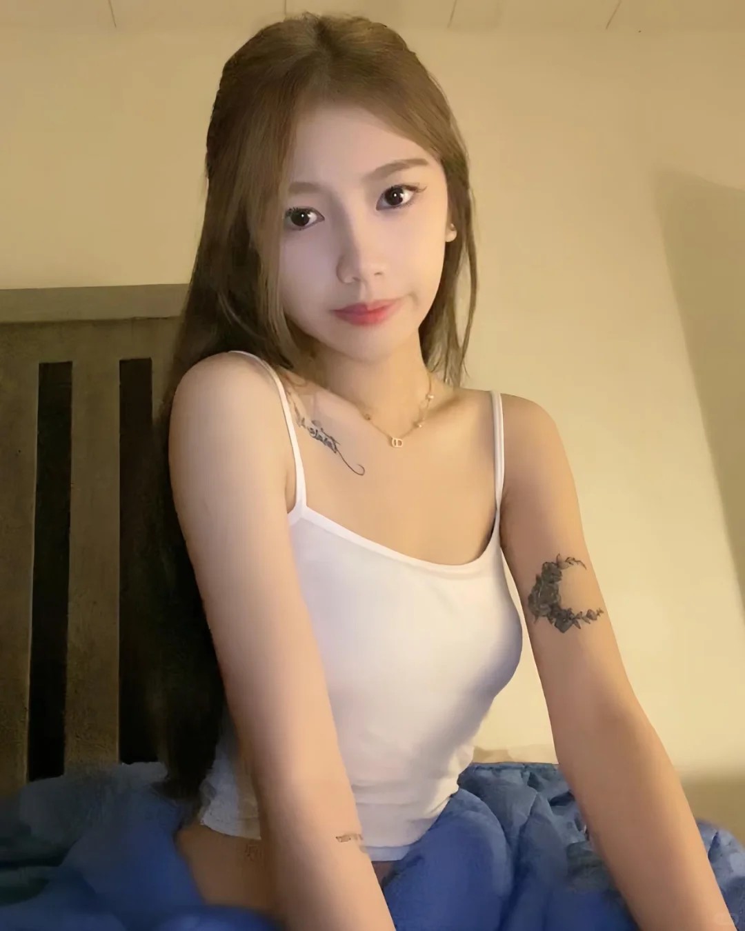 妩媚动人，尽显女人味。