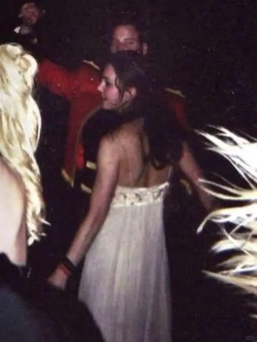 兔子耳朵、轮滑少女......凯特的万圣节装扮