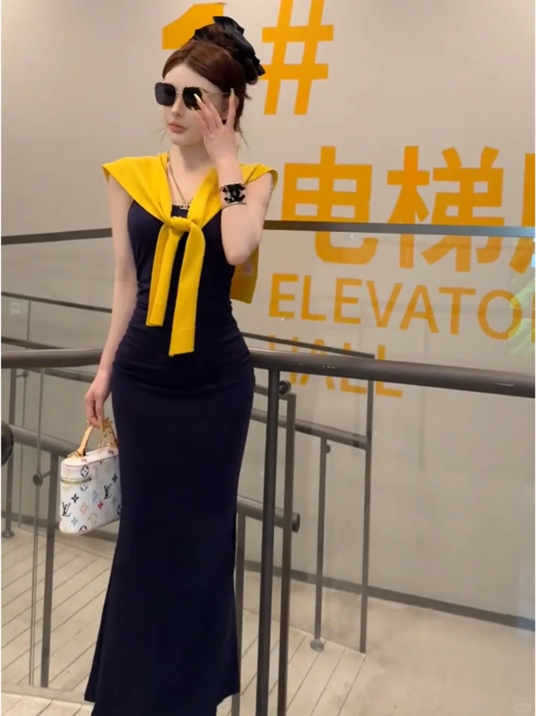 修身露背吊带裙