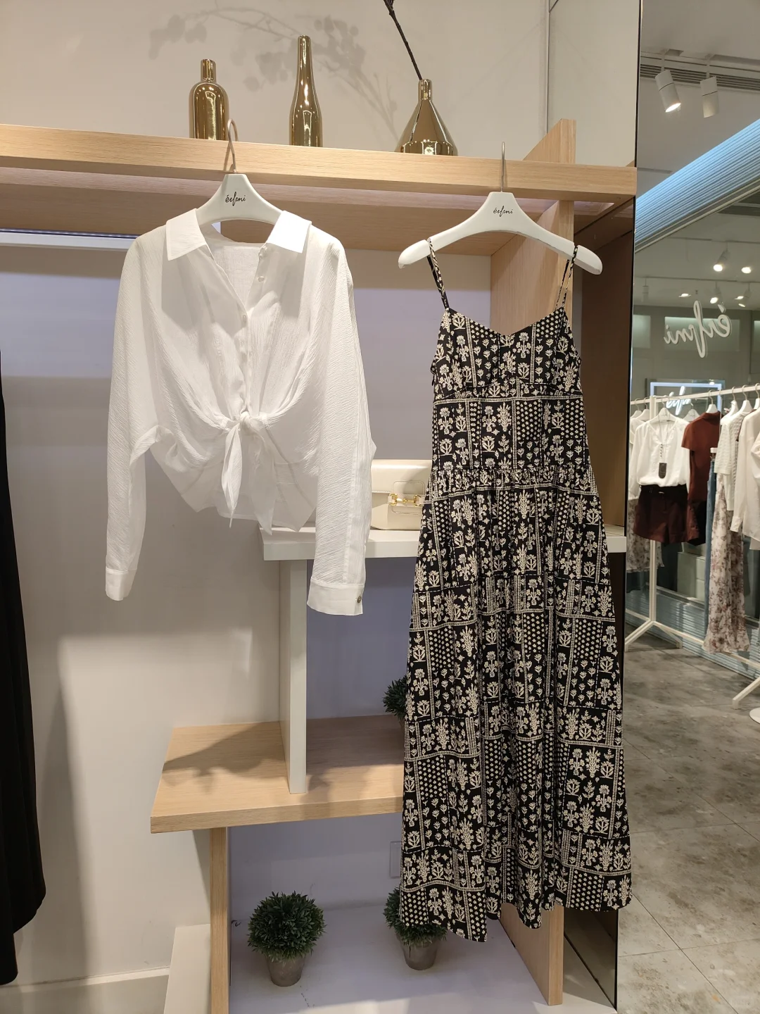 伊芙丽 夏天来啦，碎花吊带♥骨折价