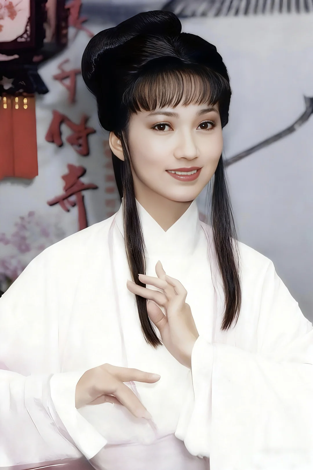 同一张脸，白素贞温婉贤惠、胡媚娘娇媚动人