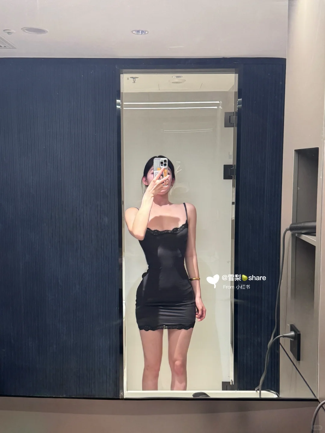 SKIMS｜黑色蕾丝短裙上身