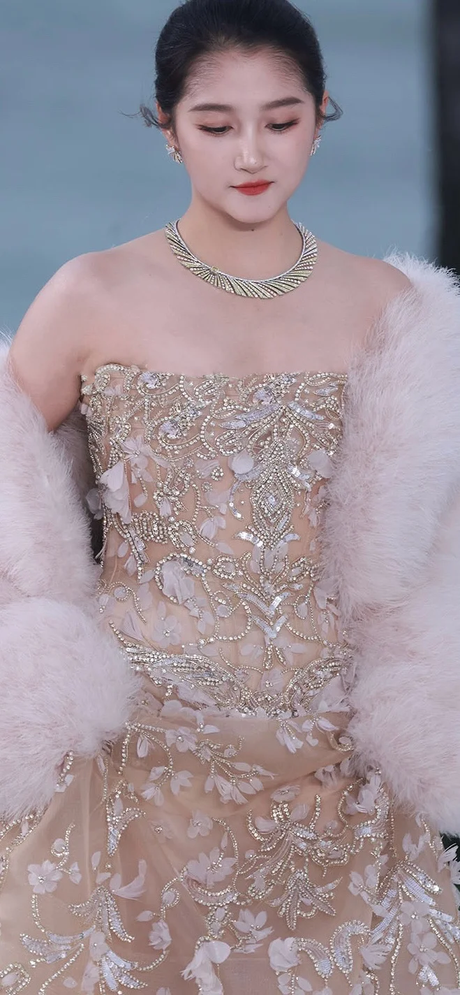 关晓彤 清透御姐妆高级 美的