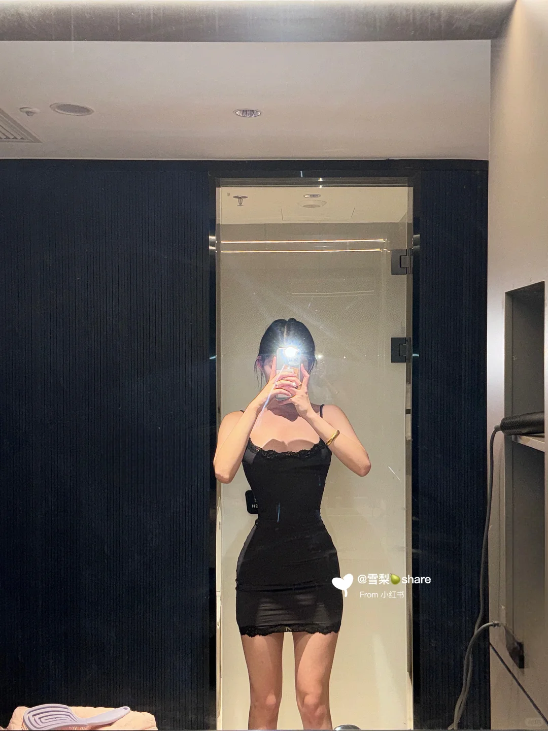 SKIMS｜黑色蕾丝短裙上身