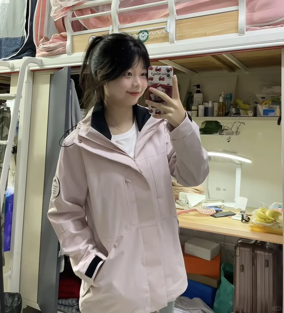我是女大跟我🛍️‼️防风保暖显白冲锋衣分享