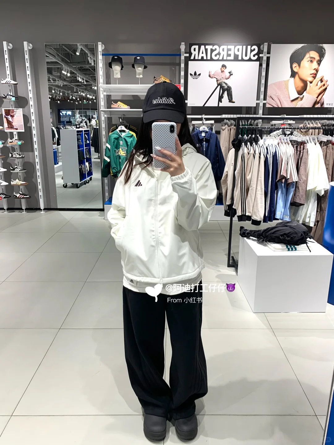 🤍阿迪达斯的宝藏白色连帽冲锋衣外套来啦！