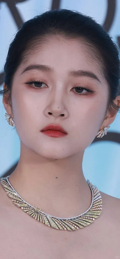 关晓彤 清透御姐妆高级 美的