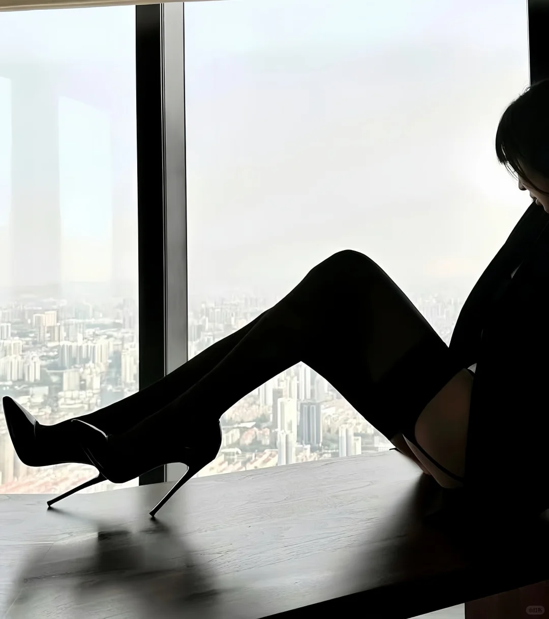 女明星感站姿拍照巨显腿长🖤