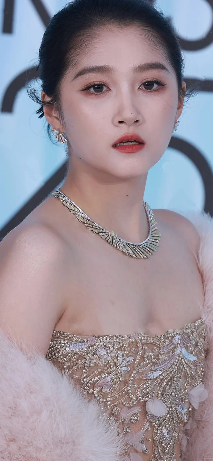 关晓彤 清透御姐妆高级 美的