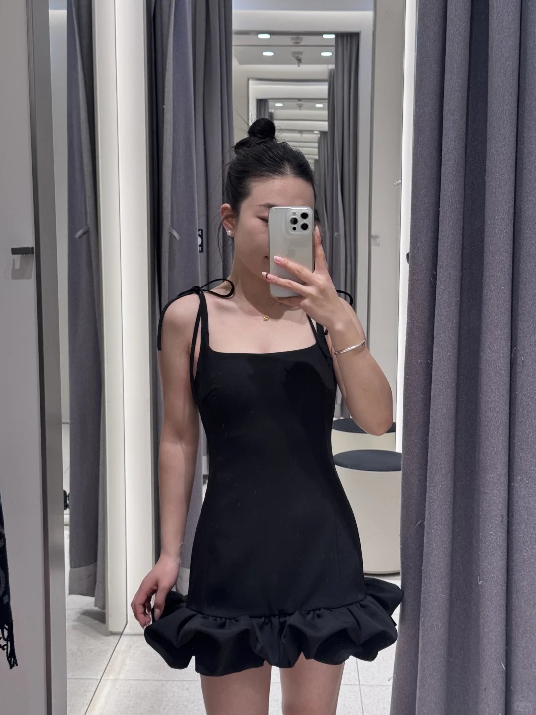 UR新品小黑裙是可以原相机直出的程度了