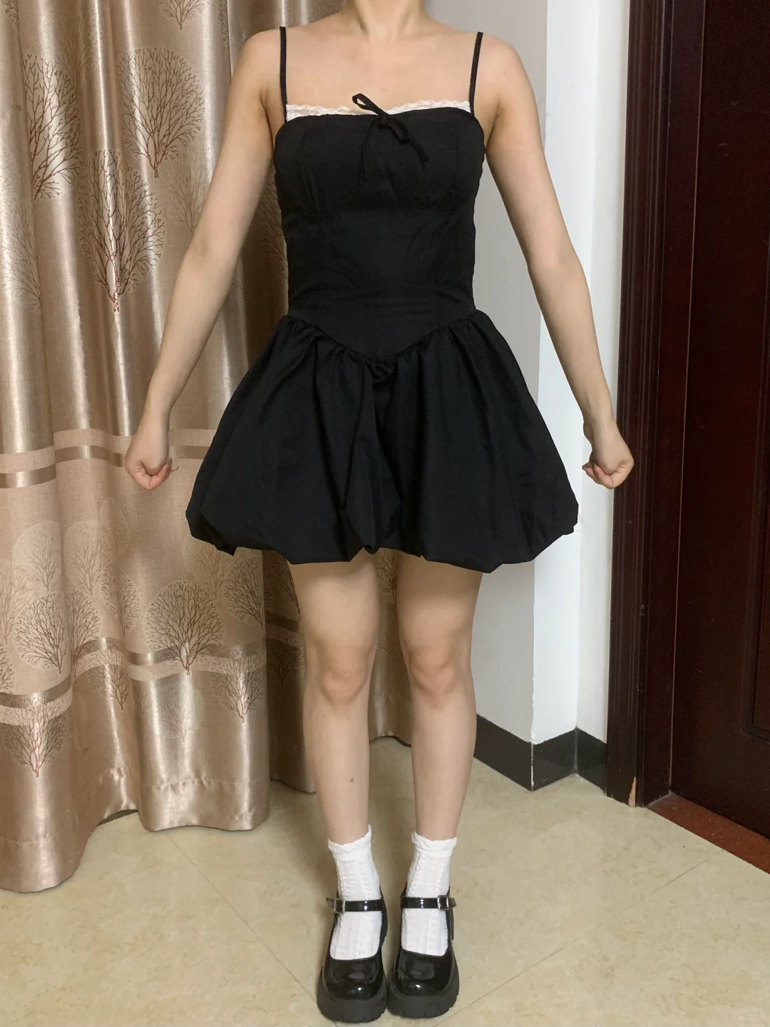 真实测评｜53💰甜辣黑色吊带裙！太显瘦啦～
