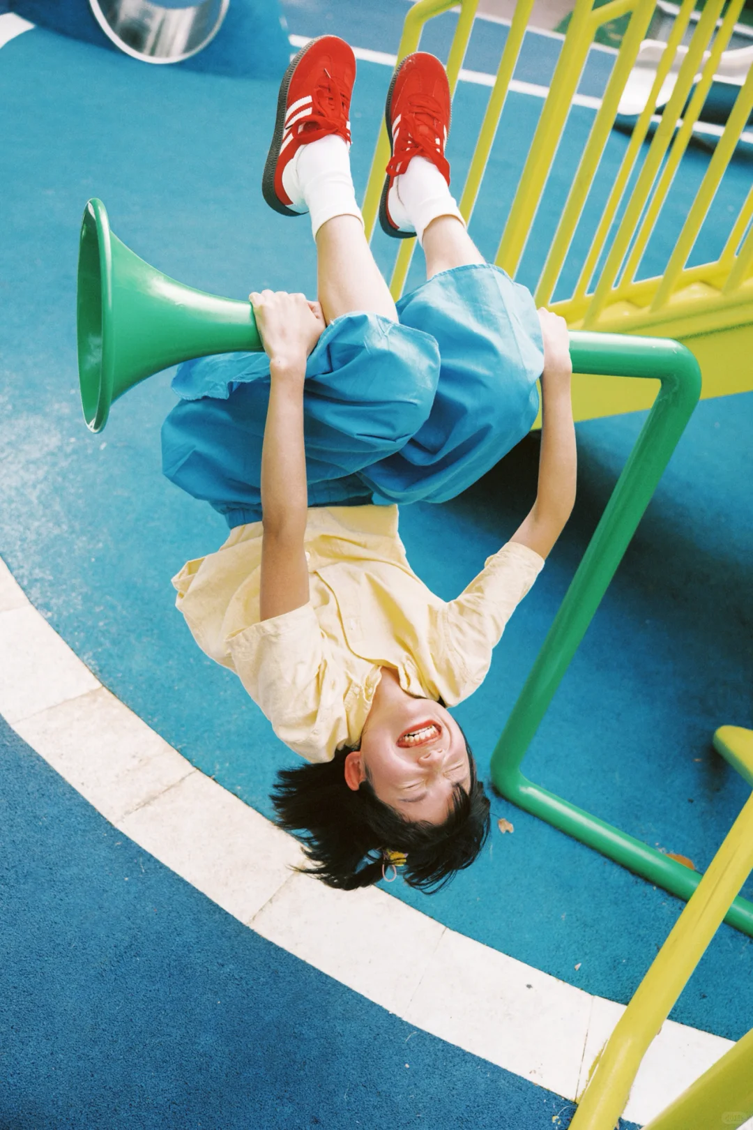 我们不过是装成大人的小孩