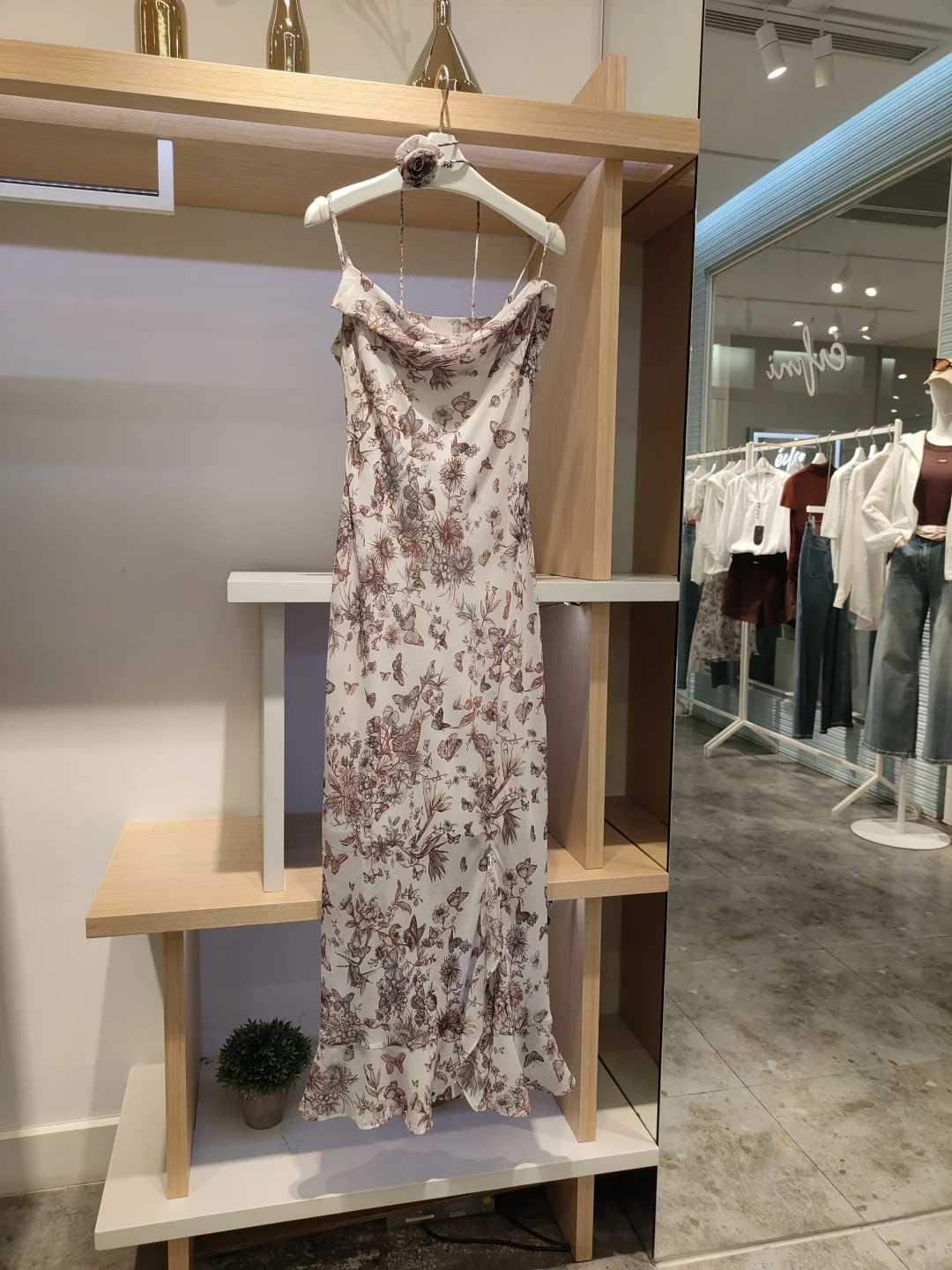 伊芙丽 夏天来啦，碎花吊带♥骨折价