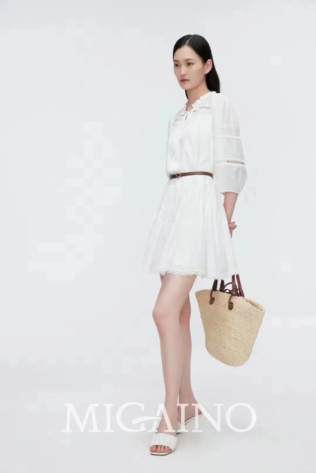 新品OOTD丨优雅气质一袭轻盈浅色裙装勾勒