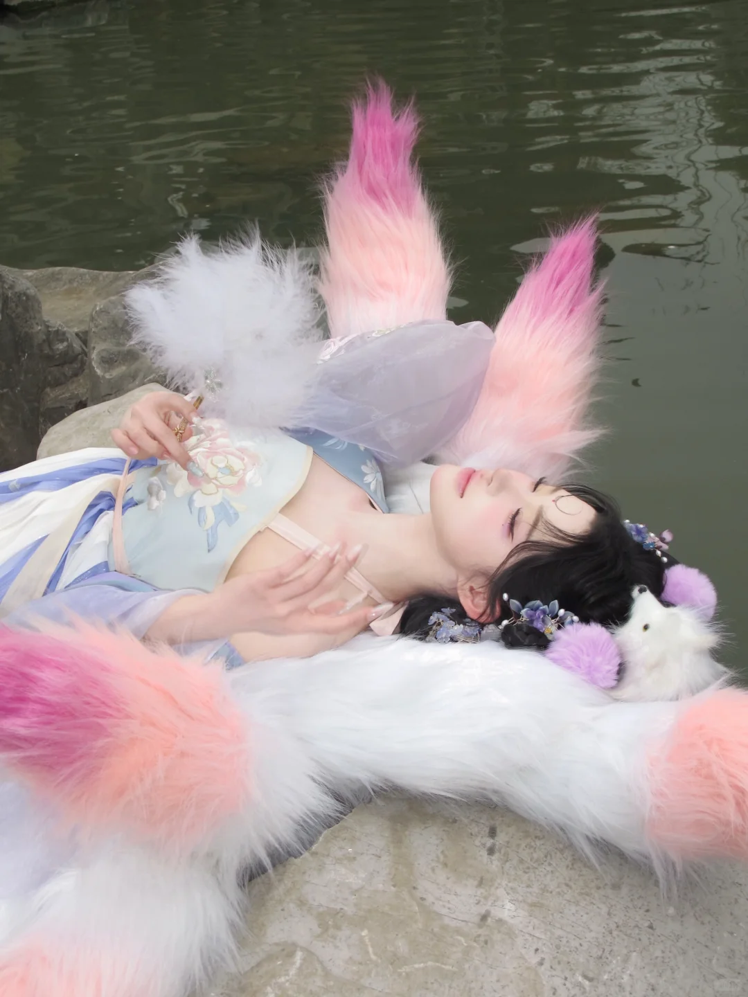 九尾狐的尾巴可是不能随便乱摸的