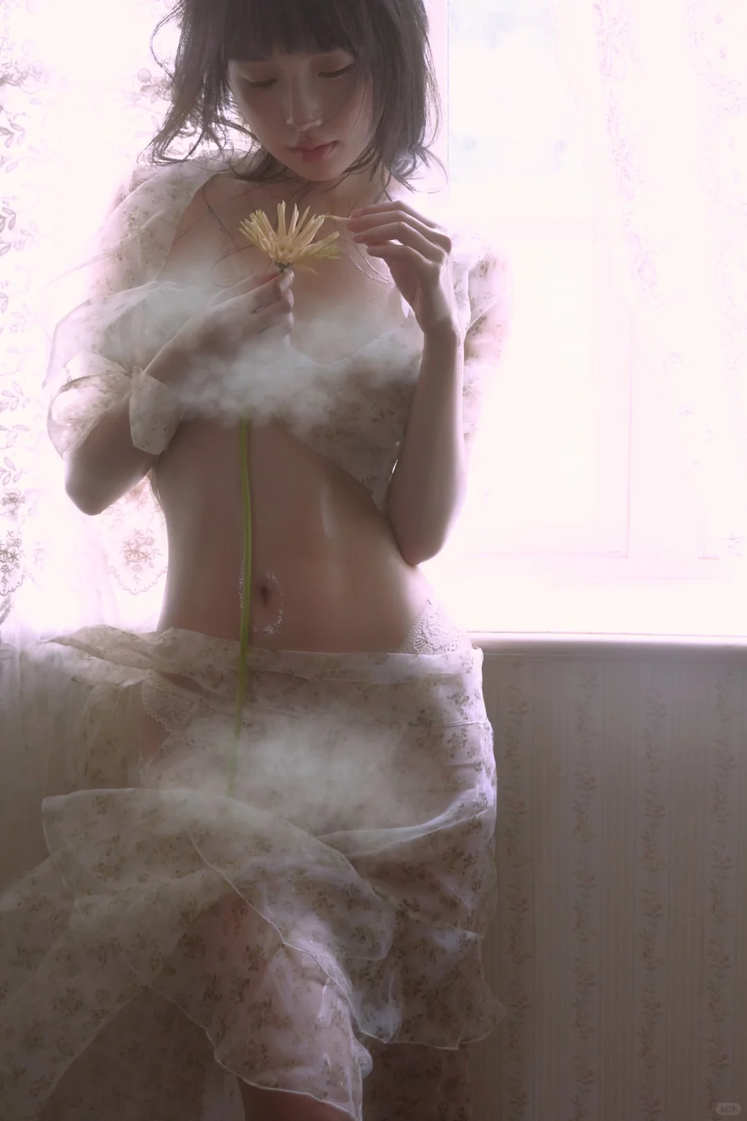 《她在风里，轻轻数着一朵花的呼吸》🌼