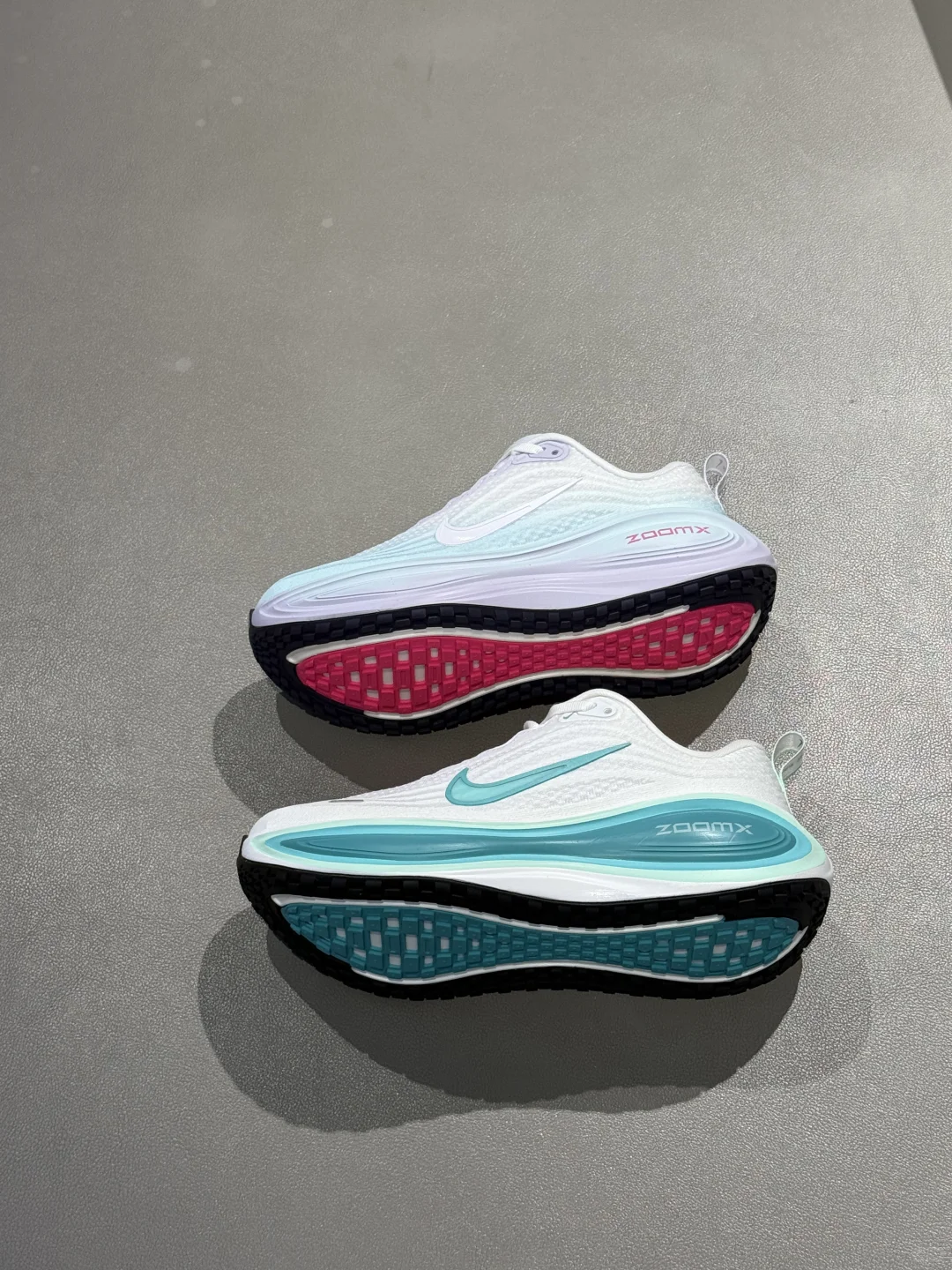 Nike Vomero Plus：颜值与实力并存的运动