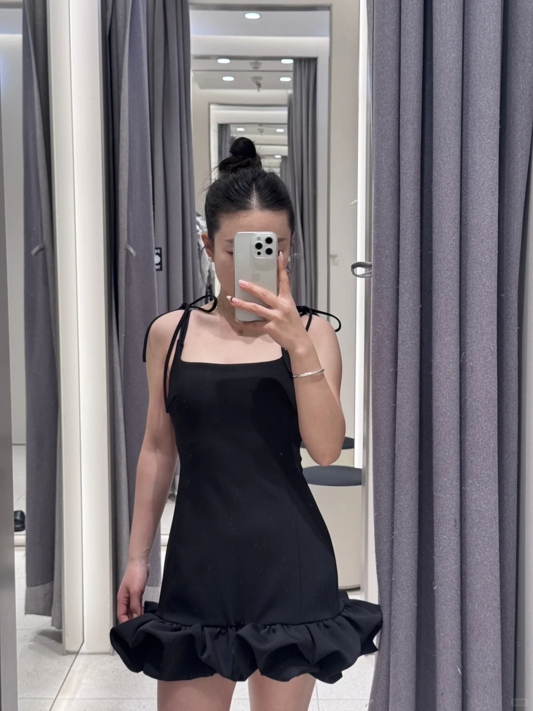 UR新品小黑裙是可以原相机直出的程度了