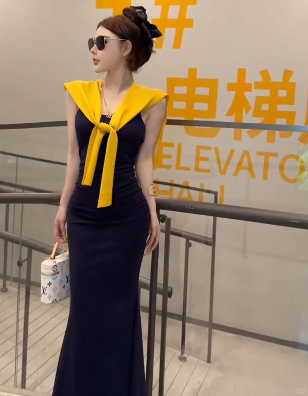 修身露背吊带裙