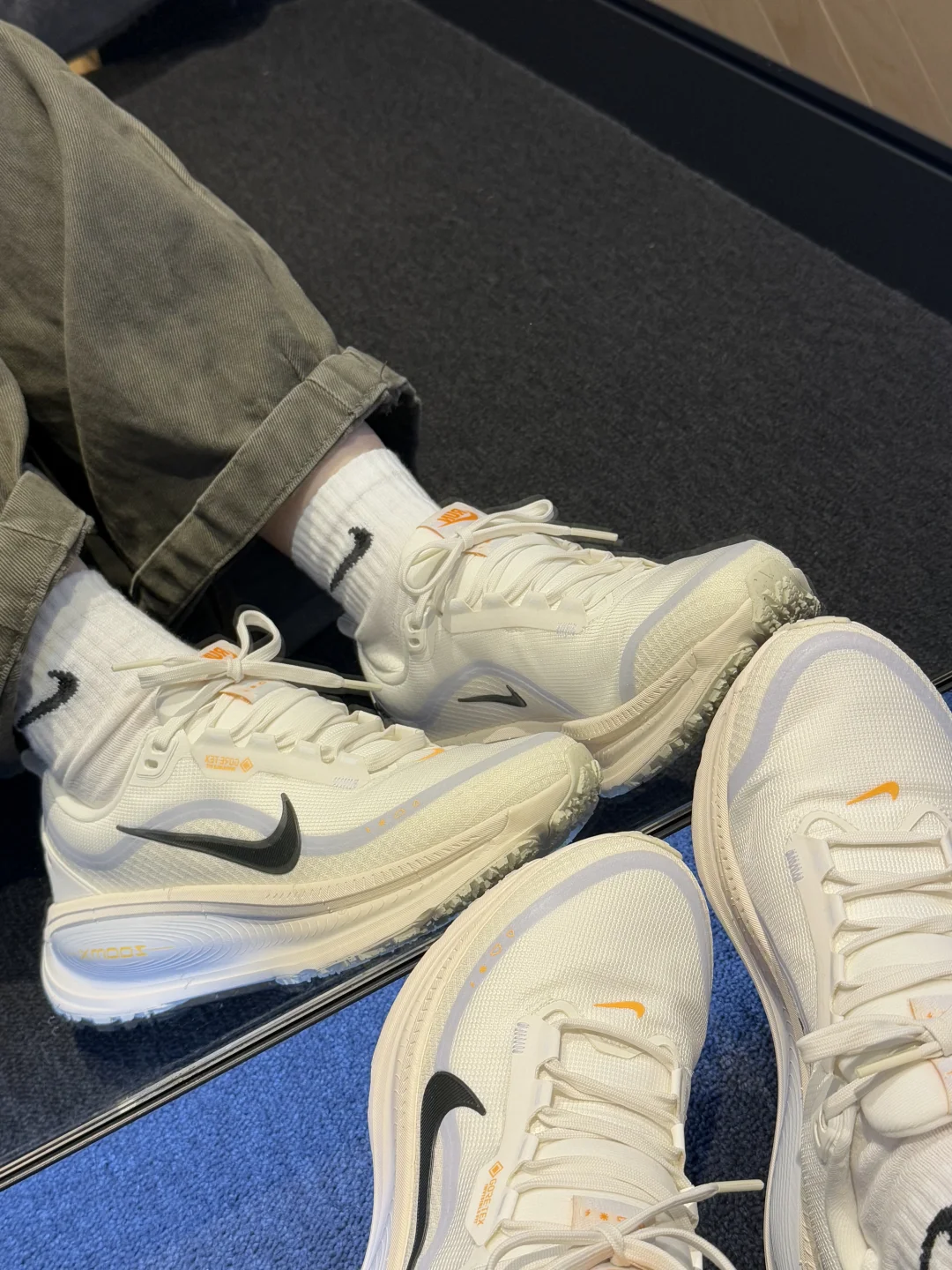 Nike Vomero 18 GTX 女款：雨天跑步日常出街