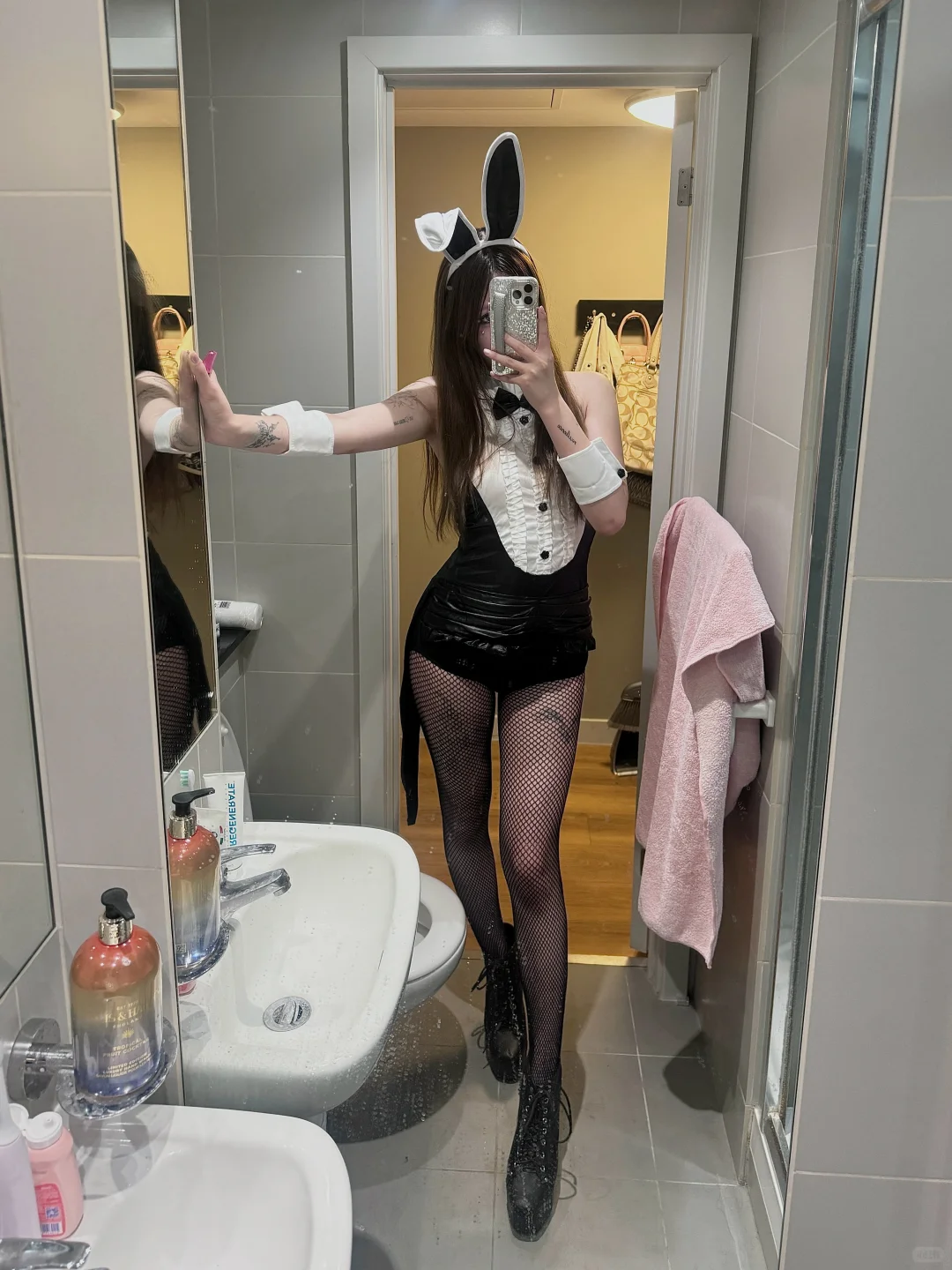 HALLOWEEN🐰🖤