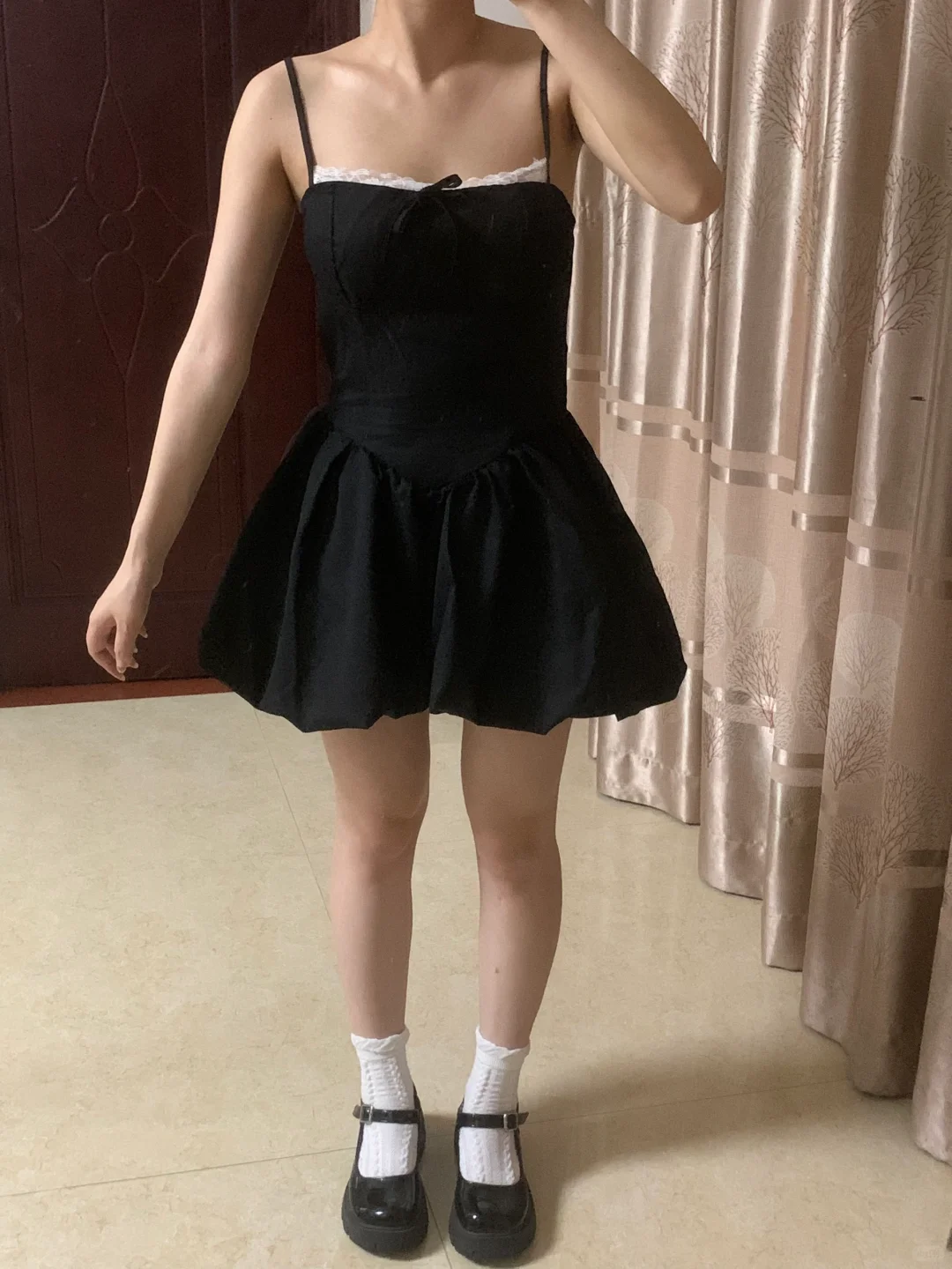 真实测评｜53💰甜辣黑色吊带裙！太显瘦啦～