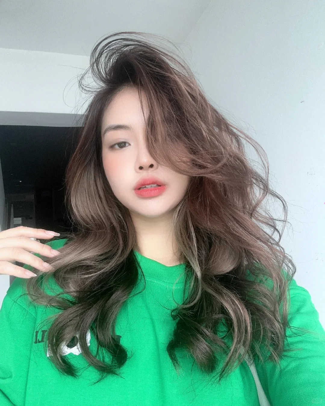 姿态婀娜，风华绝代，美女娇媚。