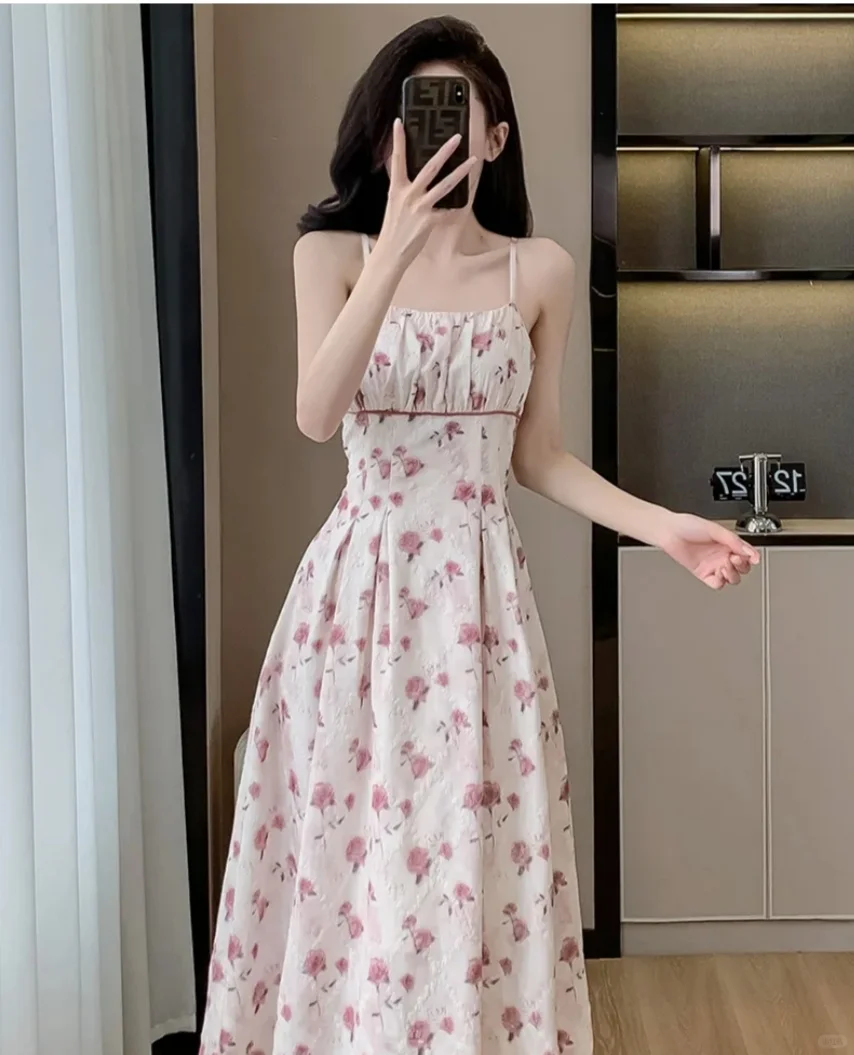 ✨ 这件碎花吊带裙也太仙了吧～
