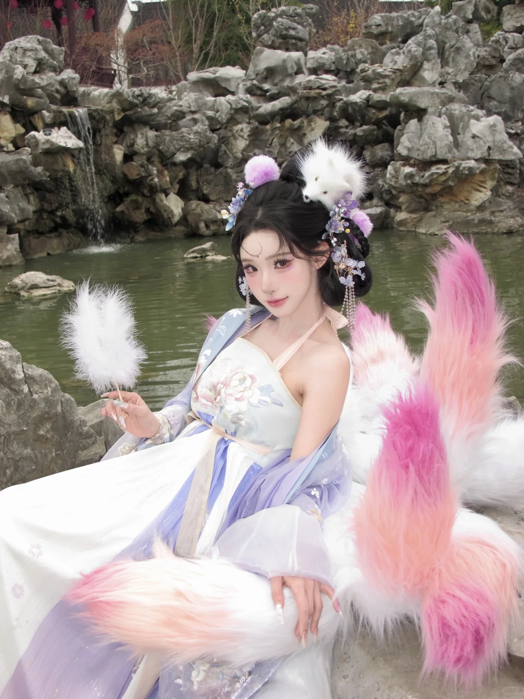 九尾狐的尾巴可是不能随便乱摸的