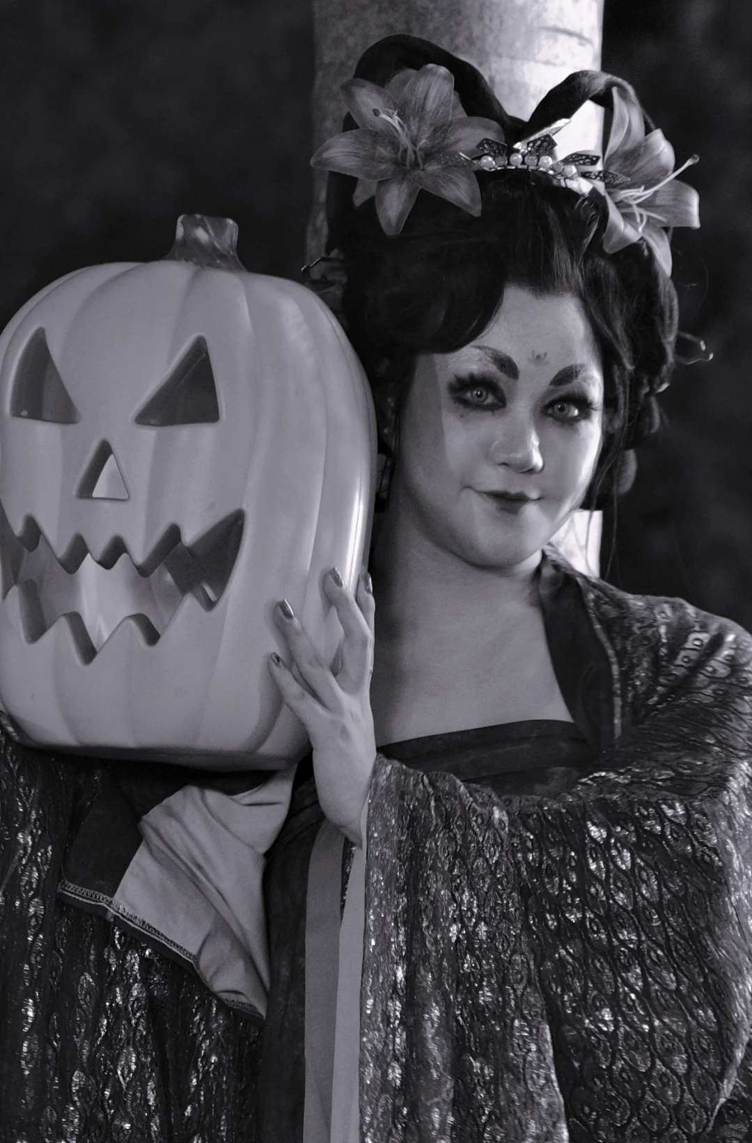 唐制混搭｜泛光的鳞片上，盛开出妖艳的花