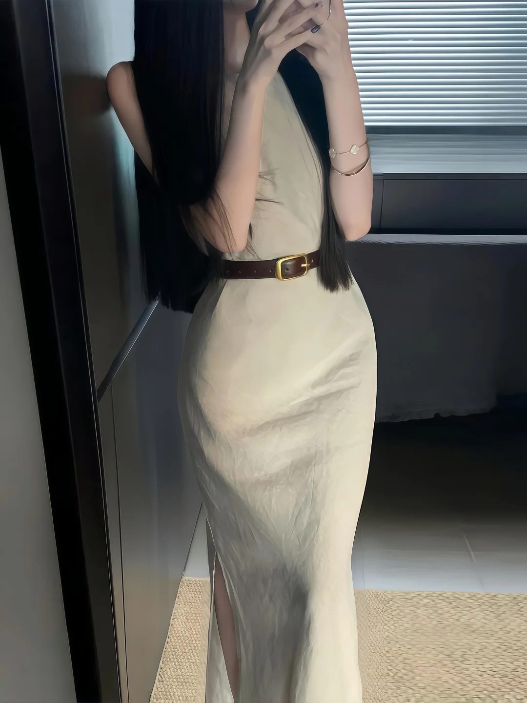 疯了！极简吊带裙把松弛感焊在身上