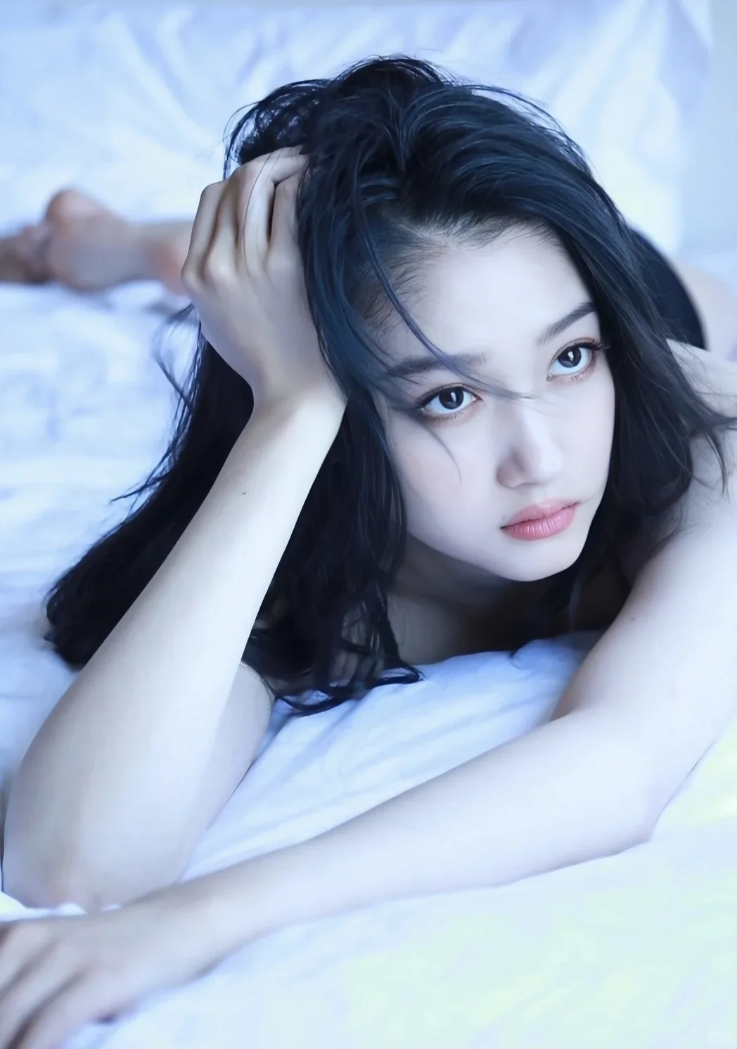 关晓彤纯欲私服小心机 氛围美人妩媚撩