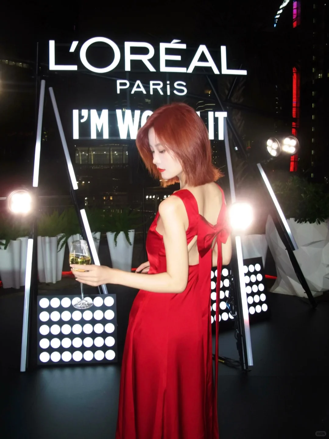 PINKY SLAY｜红丝缎光下的诱惑瞬间