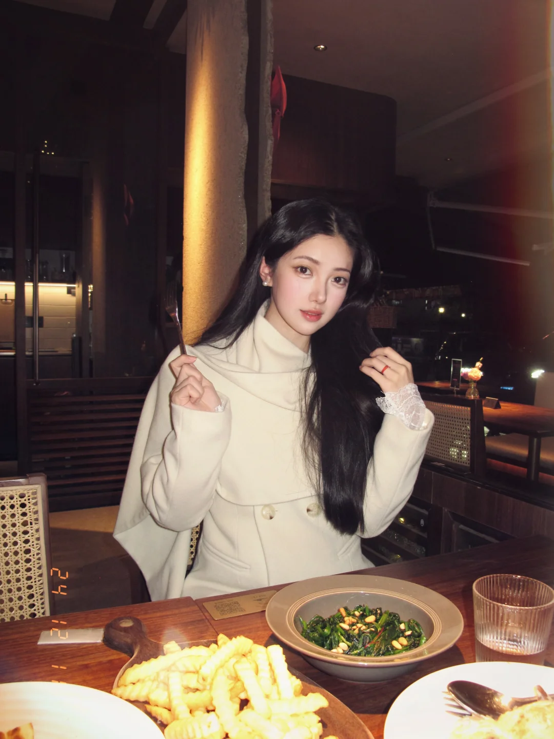 给i人存一些吃饭拍照姿势