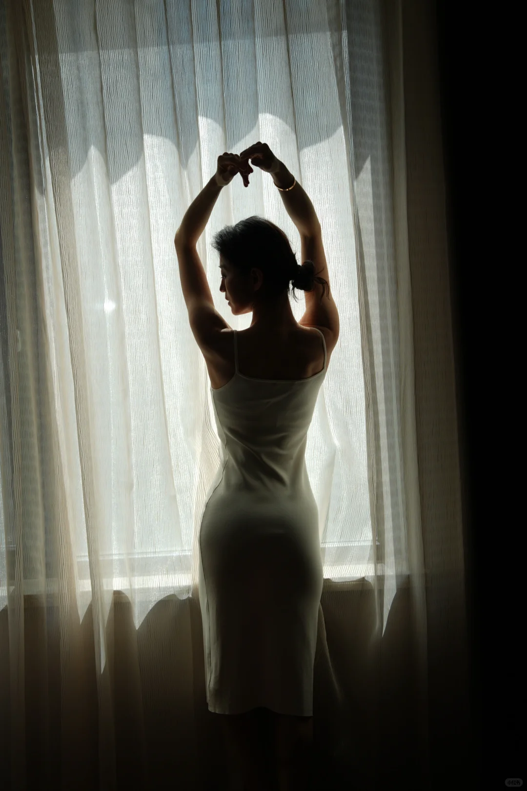 窗边的阳光和你，很般配！