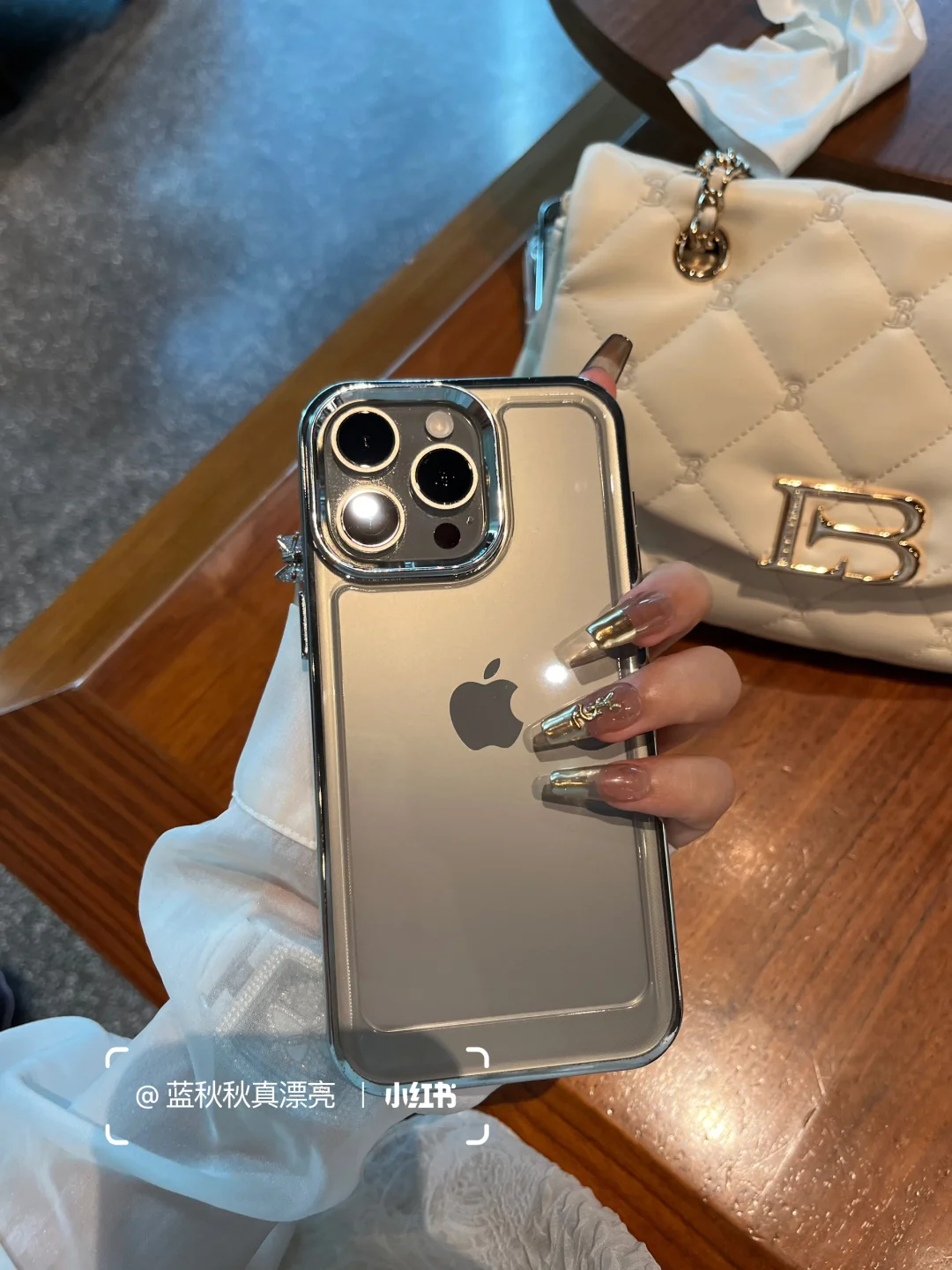 尊嘟很有纯欲感～～请原地和透明壳🔒🐷