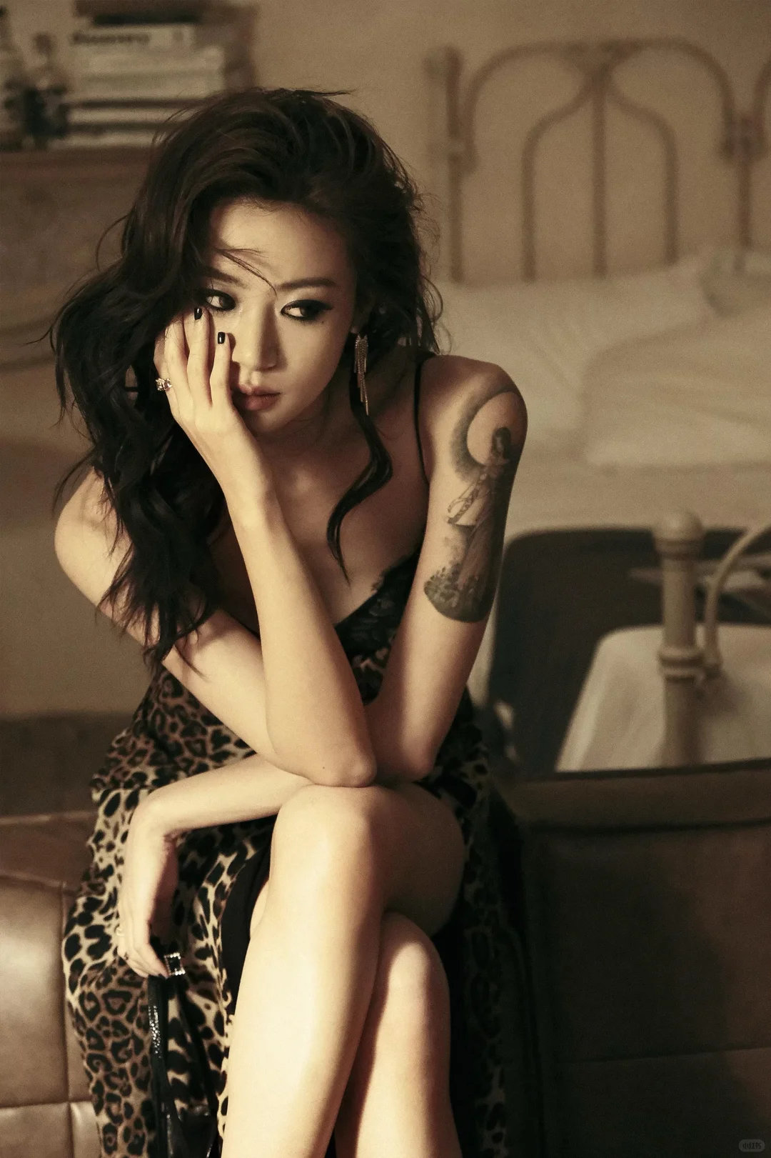坏女人的吸引力🥵又辣又酷的豹纹复古写真