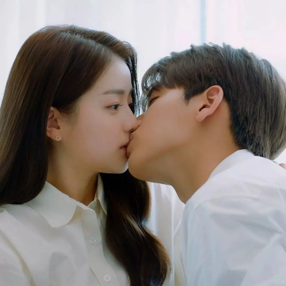 🔥女海王同时跟霸总和小奶狗谈恋爱❗❗❗