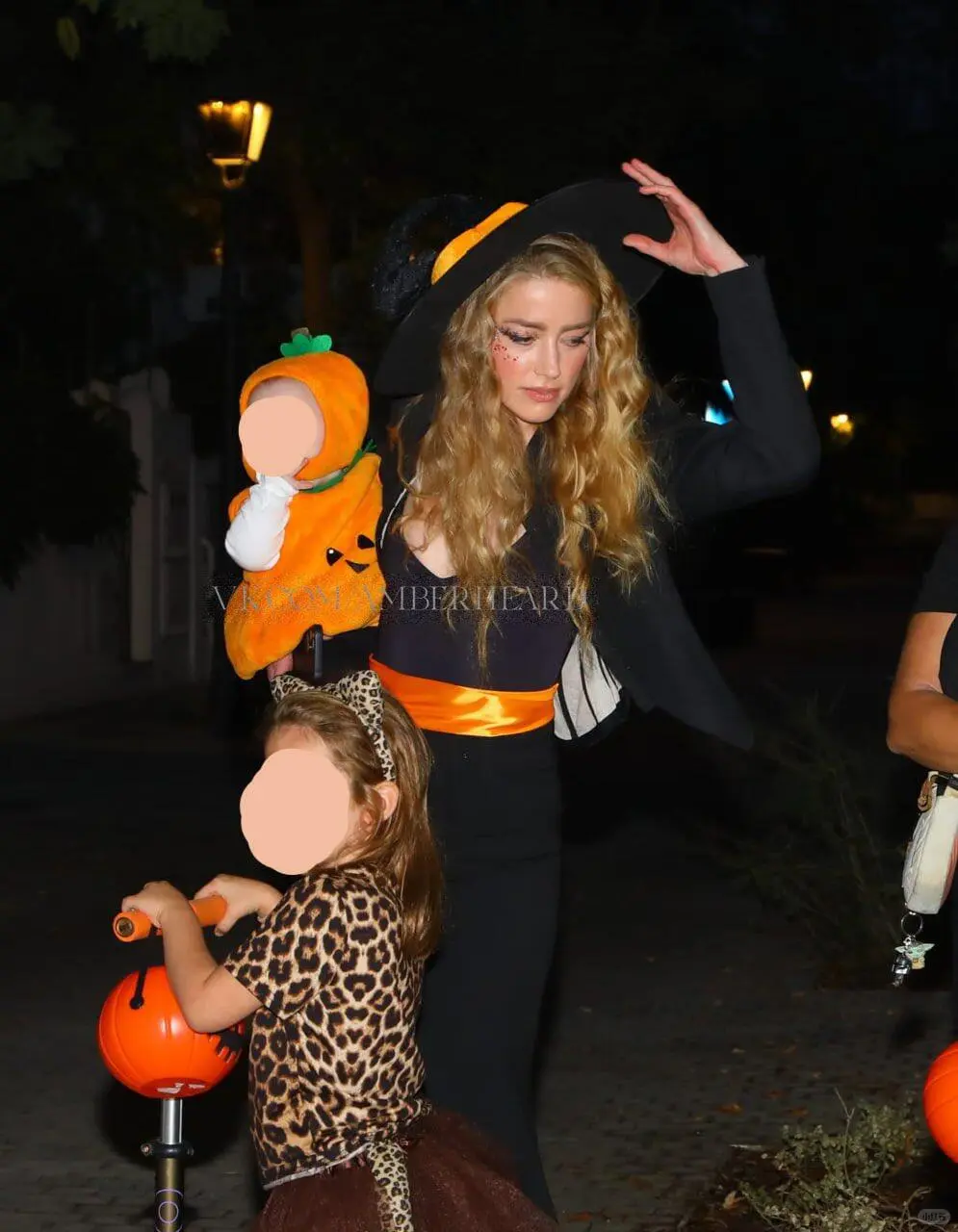 德州悍妇无论怎么装扮都好美哇