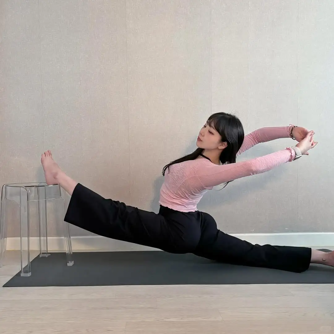 瑜伽女生怎么练习蜜桃臀？