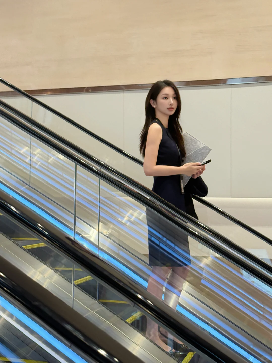 上个美美的班 就过周末啦