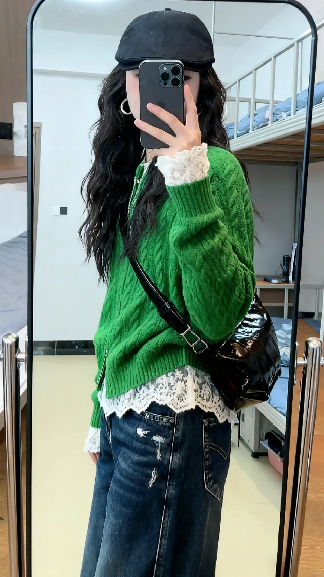 ❤校园穿搭｜复古绿毛衣+阔腿牛仔的松弛感