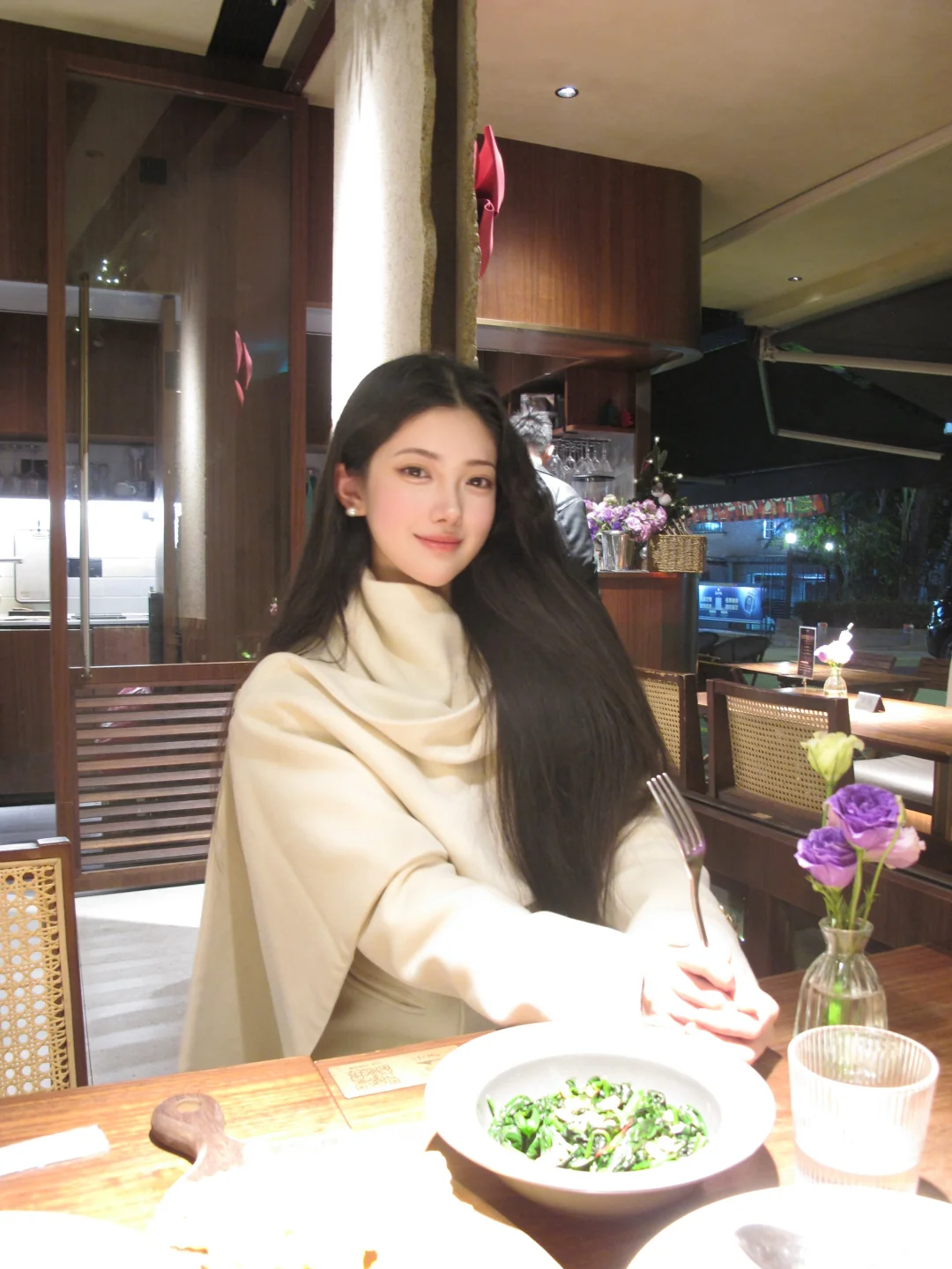 给i人存一些吃饭拍照姿势