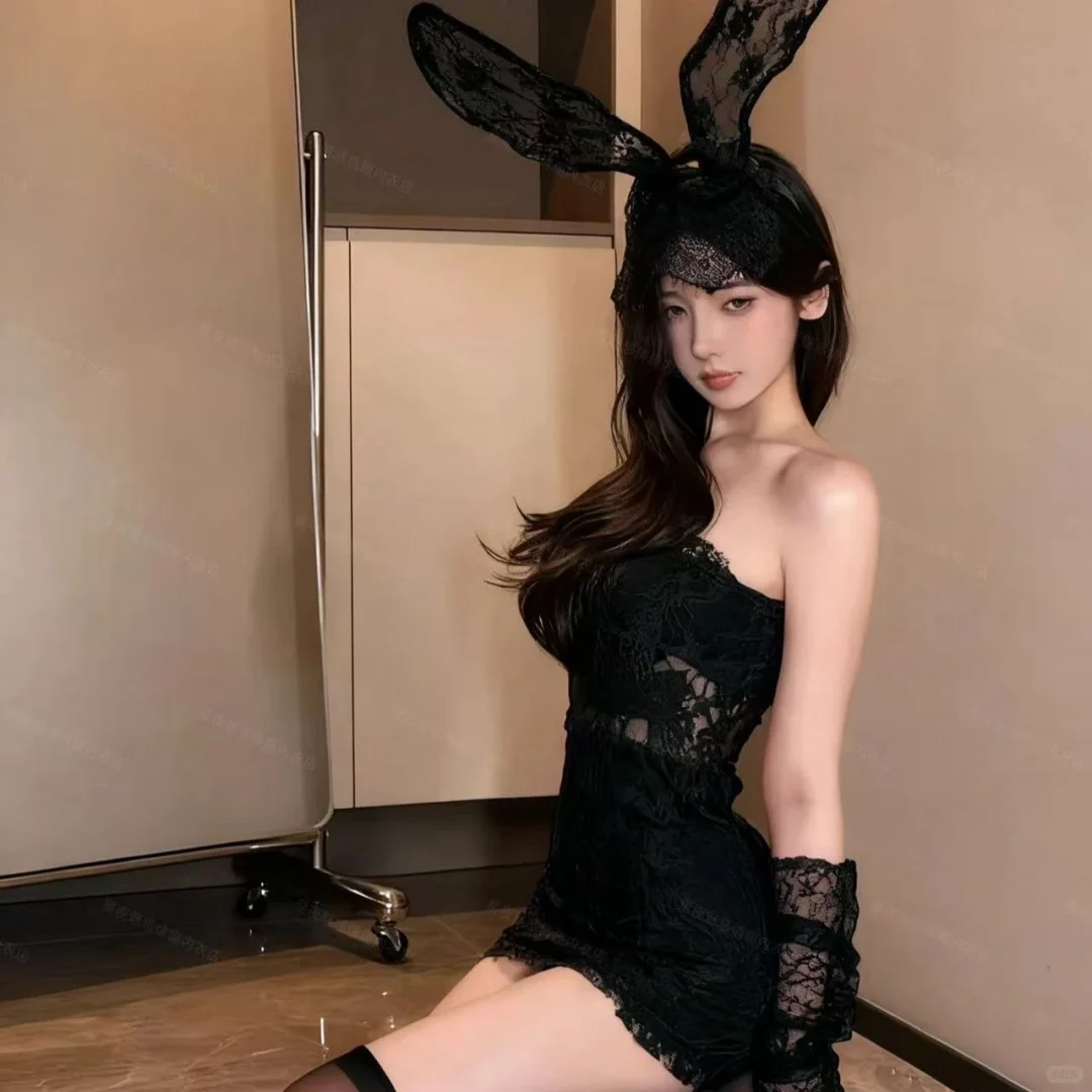 这组黑蕾丝穿搭真的又纯又欲！