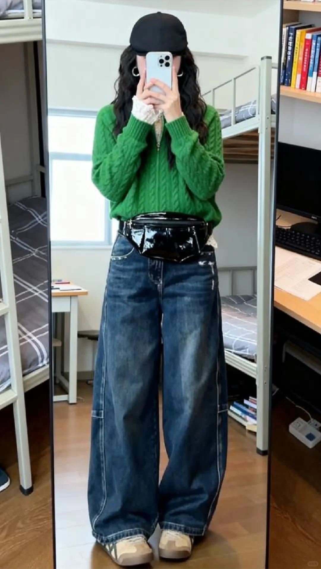 ❤校园穿搭｜复古绿毛衣+阔腿牛仔的松弛感